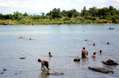 Phú Yên: Thăm hỏi, hỗ trợ gia đình 4 học sinh bị đuối nước ảnh 2